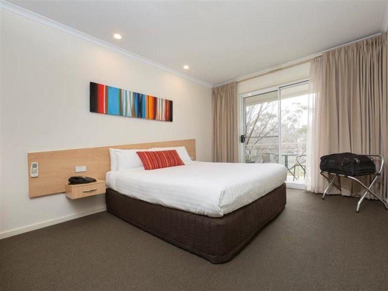 Ramada Encore Belconnen Canberra Exterior foto