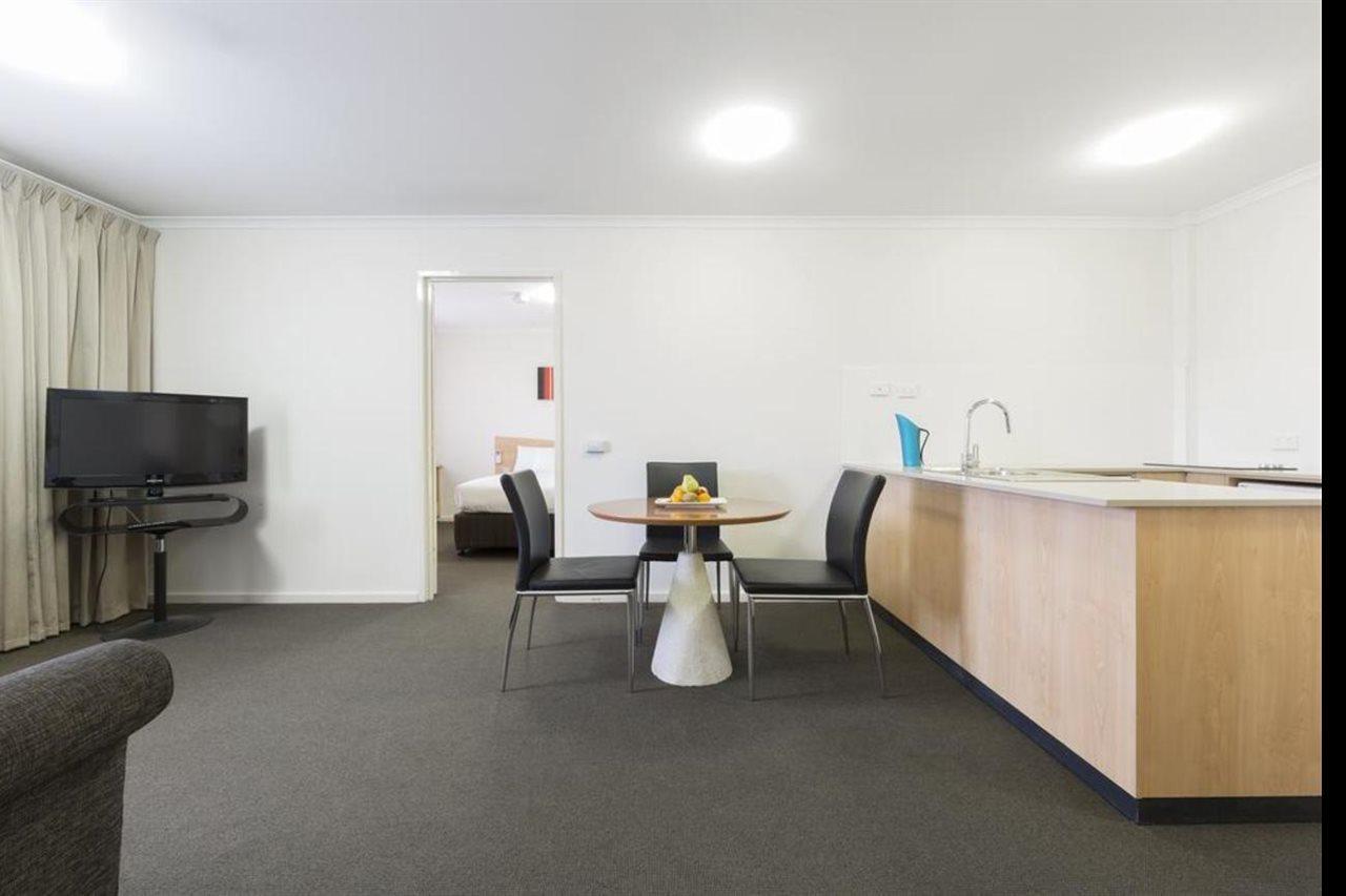 Ramada Encore Belconnen Canberra Exterior foto