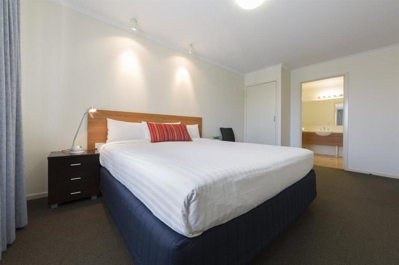 Ramada Encore Belconnen Canberra Exterior foto