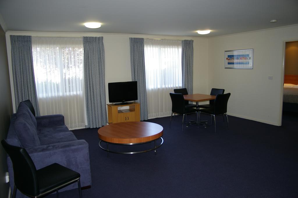 Ramada Encore Belconnen Canberra Exterior foto