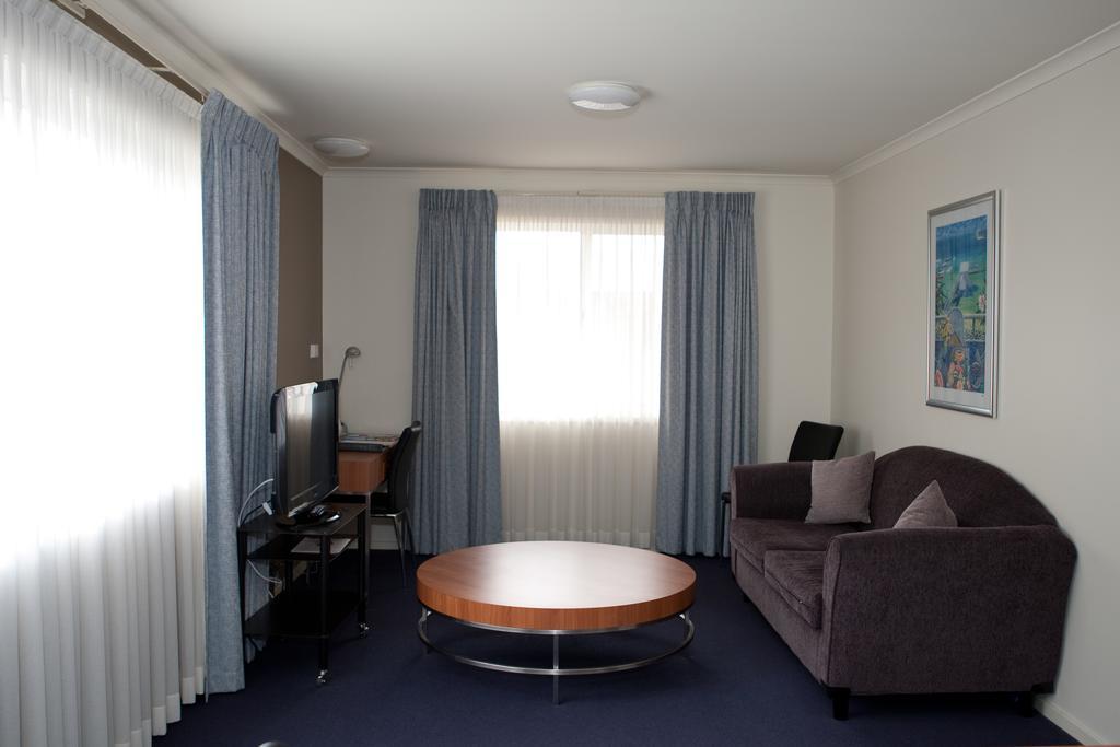 Ramada Encore Belconnen Canberra Exterior foto