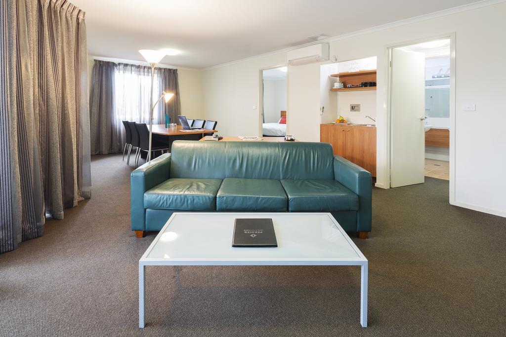 Ramada Encore Belconnen Canberra Exterior foto