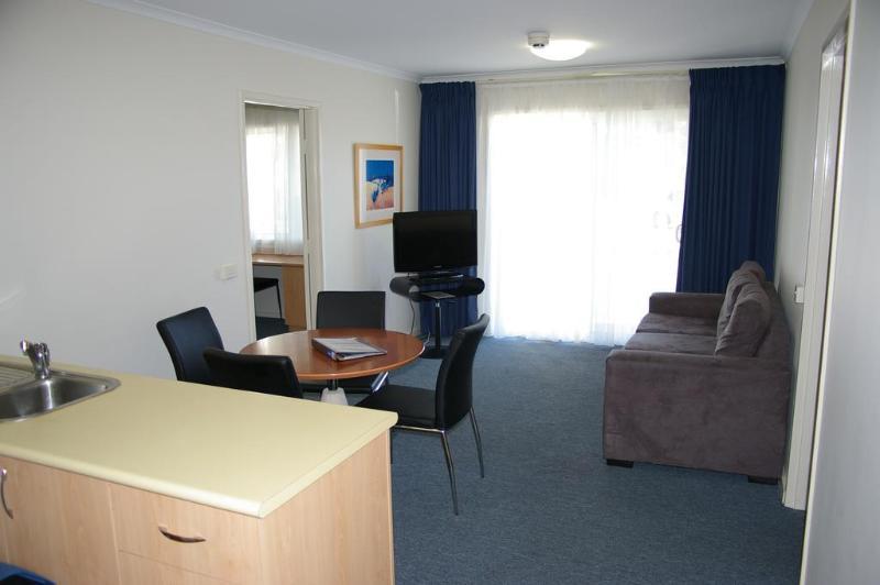 Ramada Encore Belconnen Canberra Exterior foto