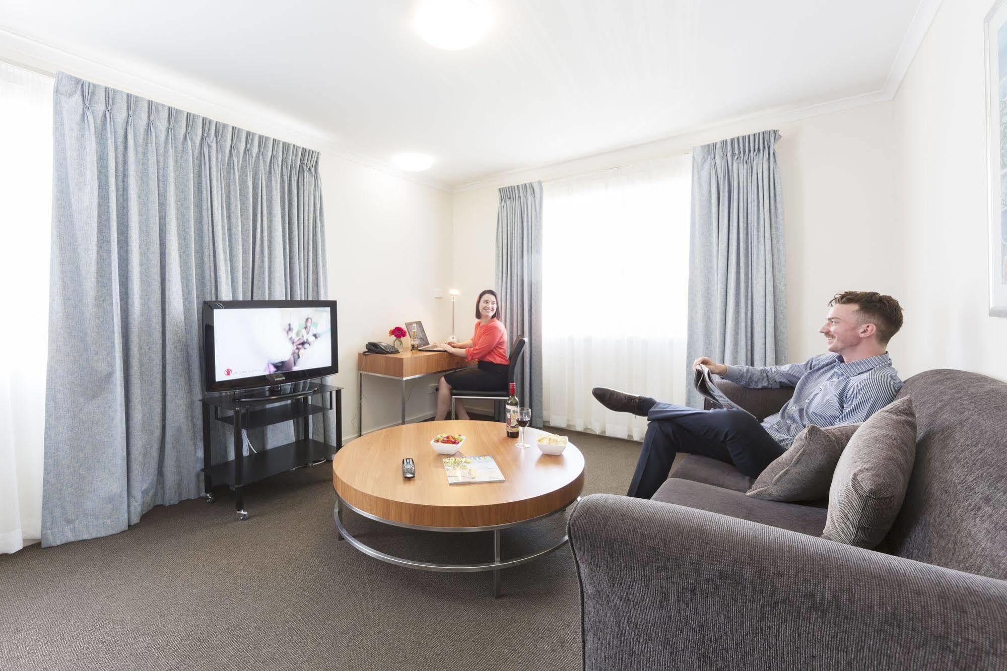 Ramada Encore Belconnen Canberra Exterior foto