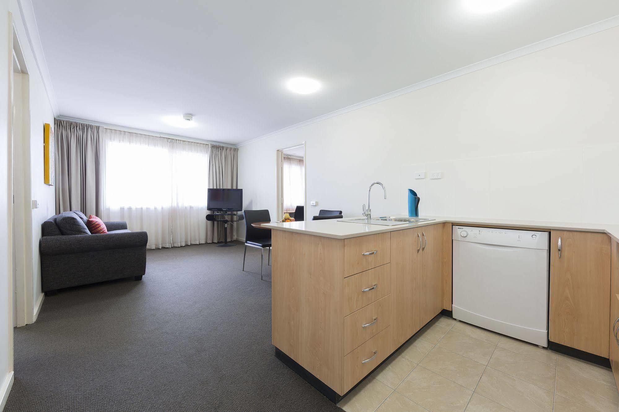 Ramada Encore Belconnen Canberra Exterior foto
