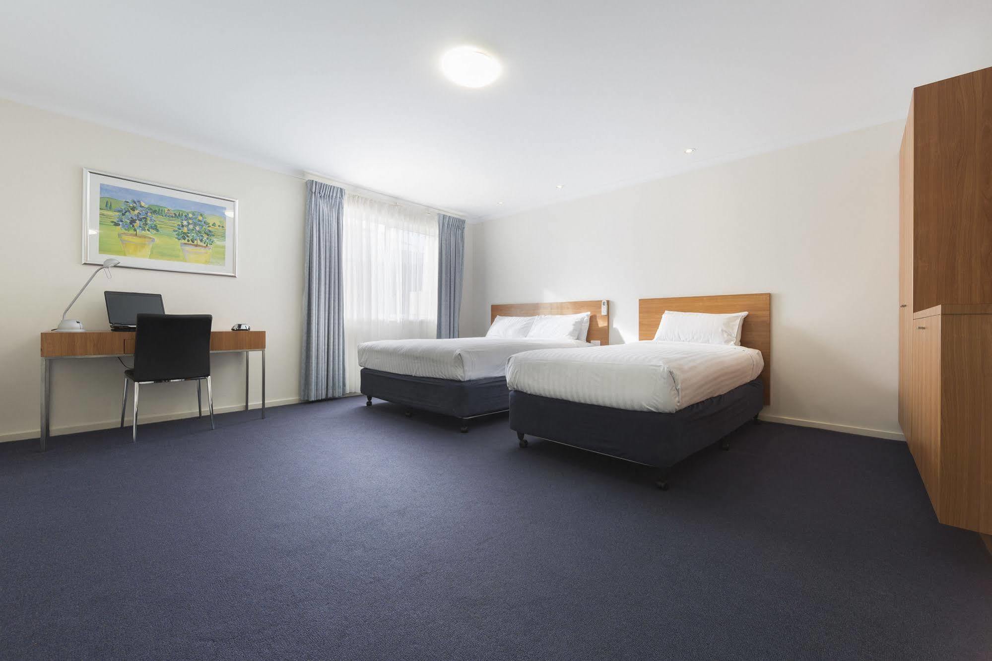 Ramada Encore Belconnen Canberra Exterior foto