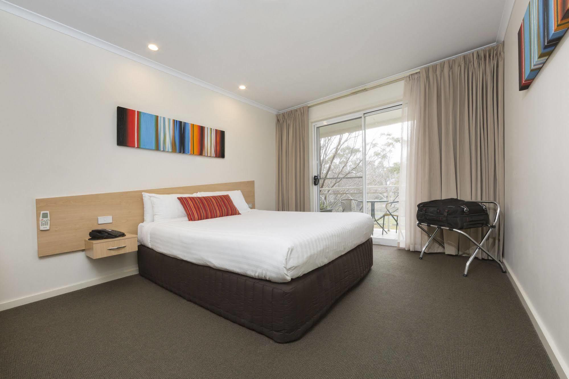 Ramada Encore Belconnen Canberra Exterior foto