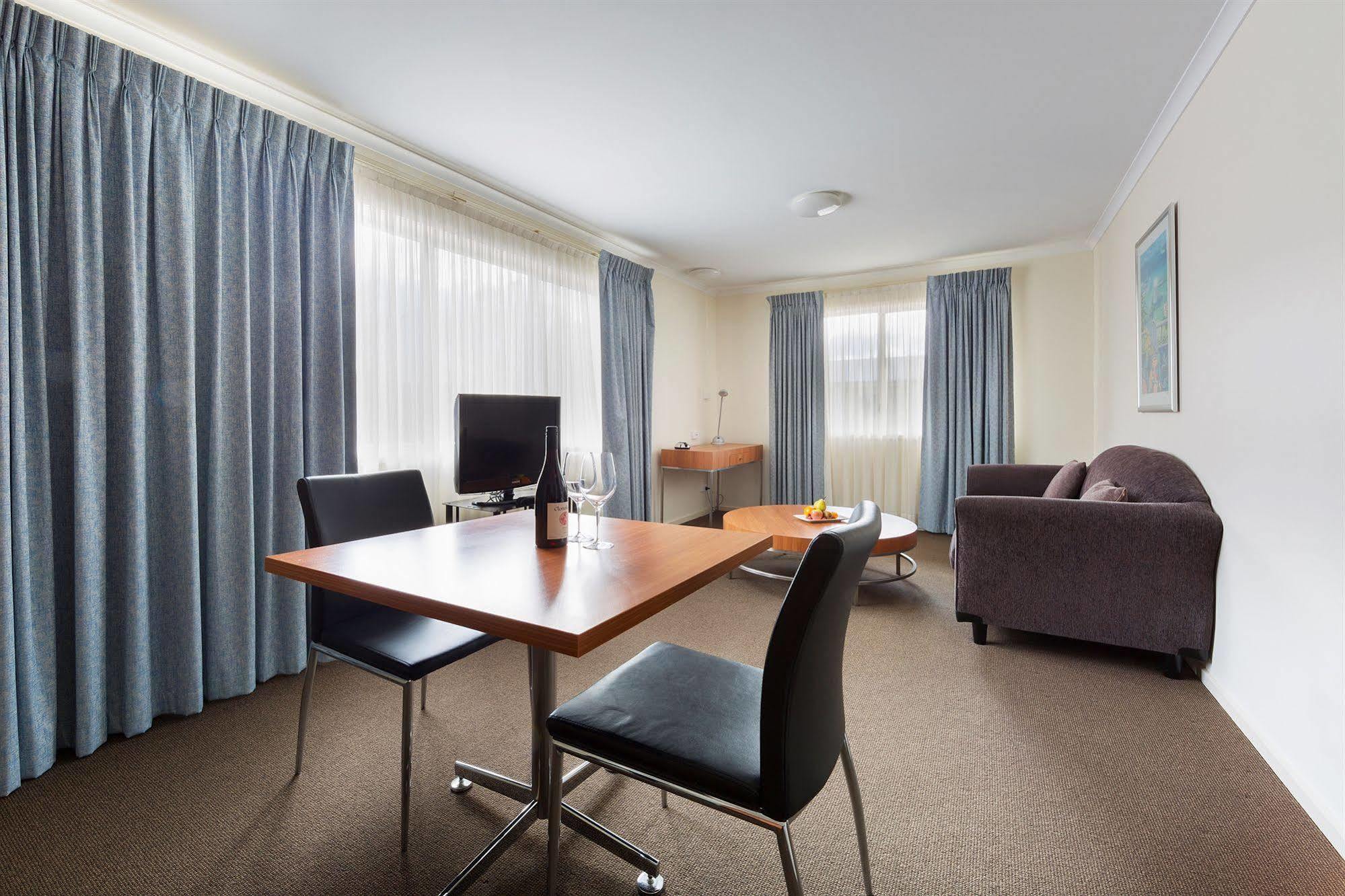 Ramada Encore Belconnen Canberra Exterior foto