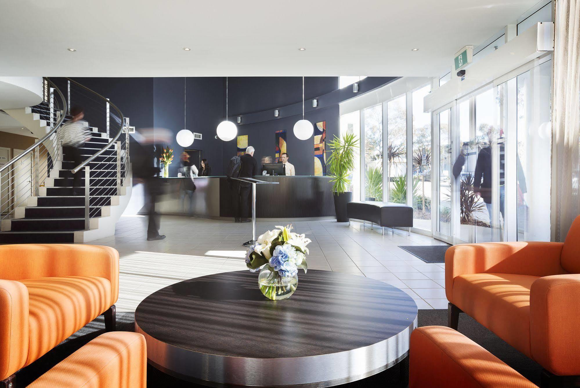 Ramada Encore Belconnen Canberra Exterior foto