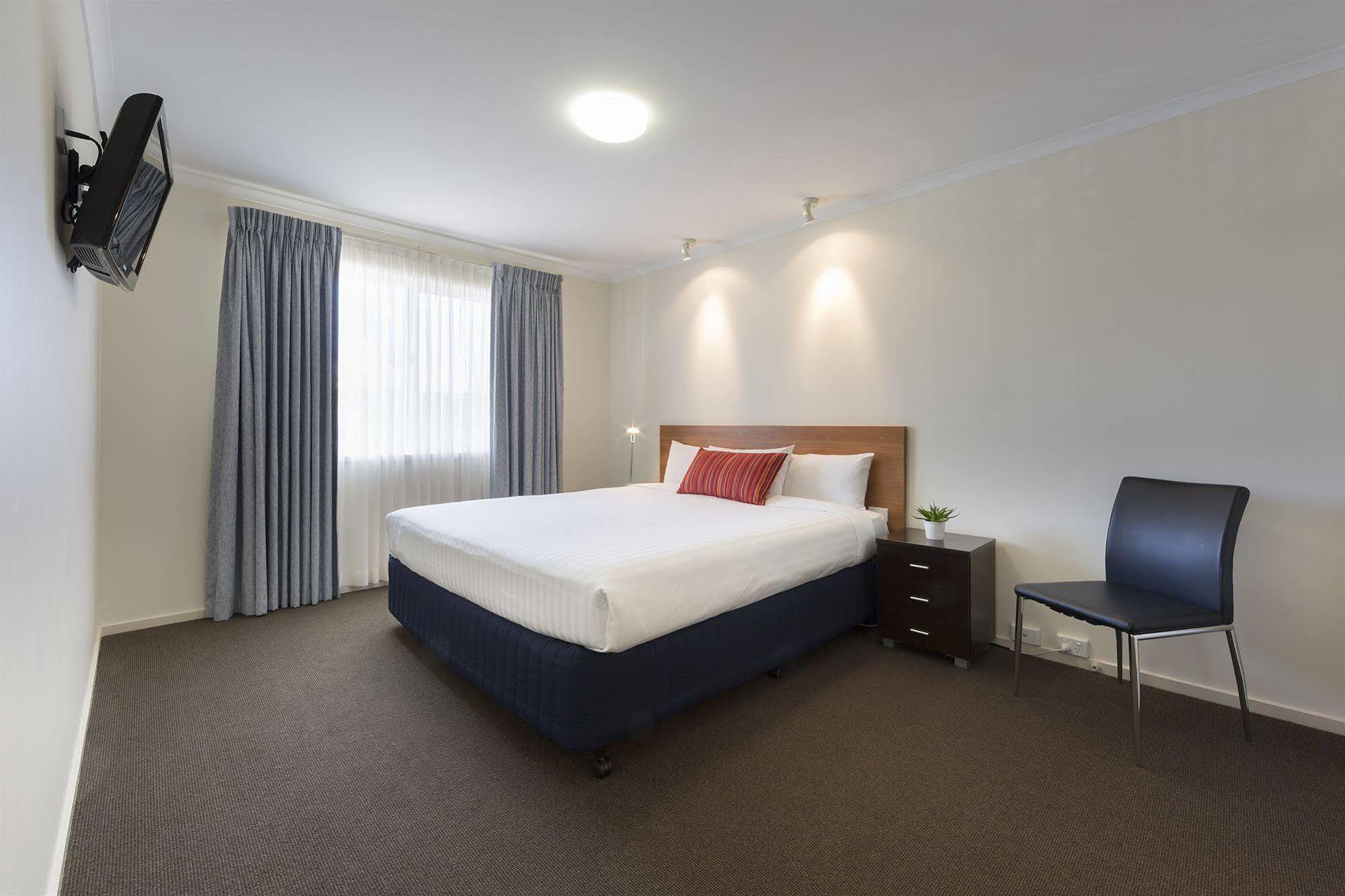 Ramada Encore Belconnen Canberra Exterior foto