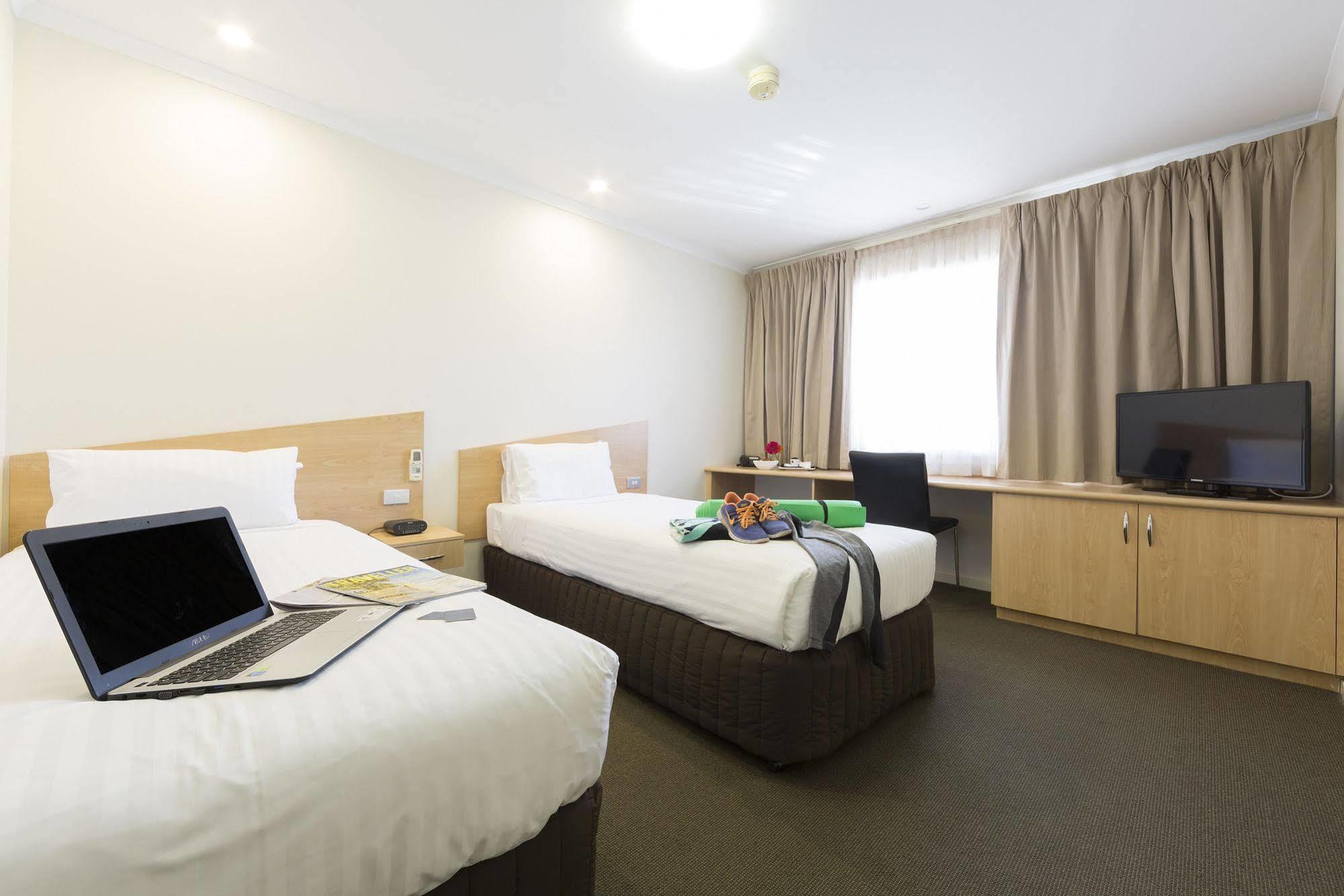 Ramada Encore Belconnen Canberra Exterior foto