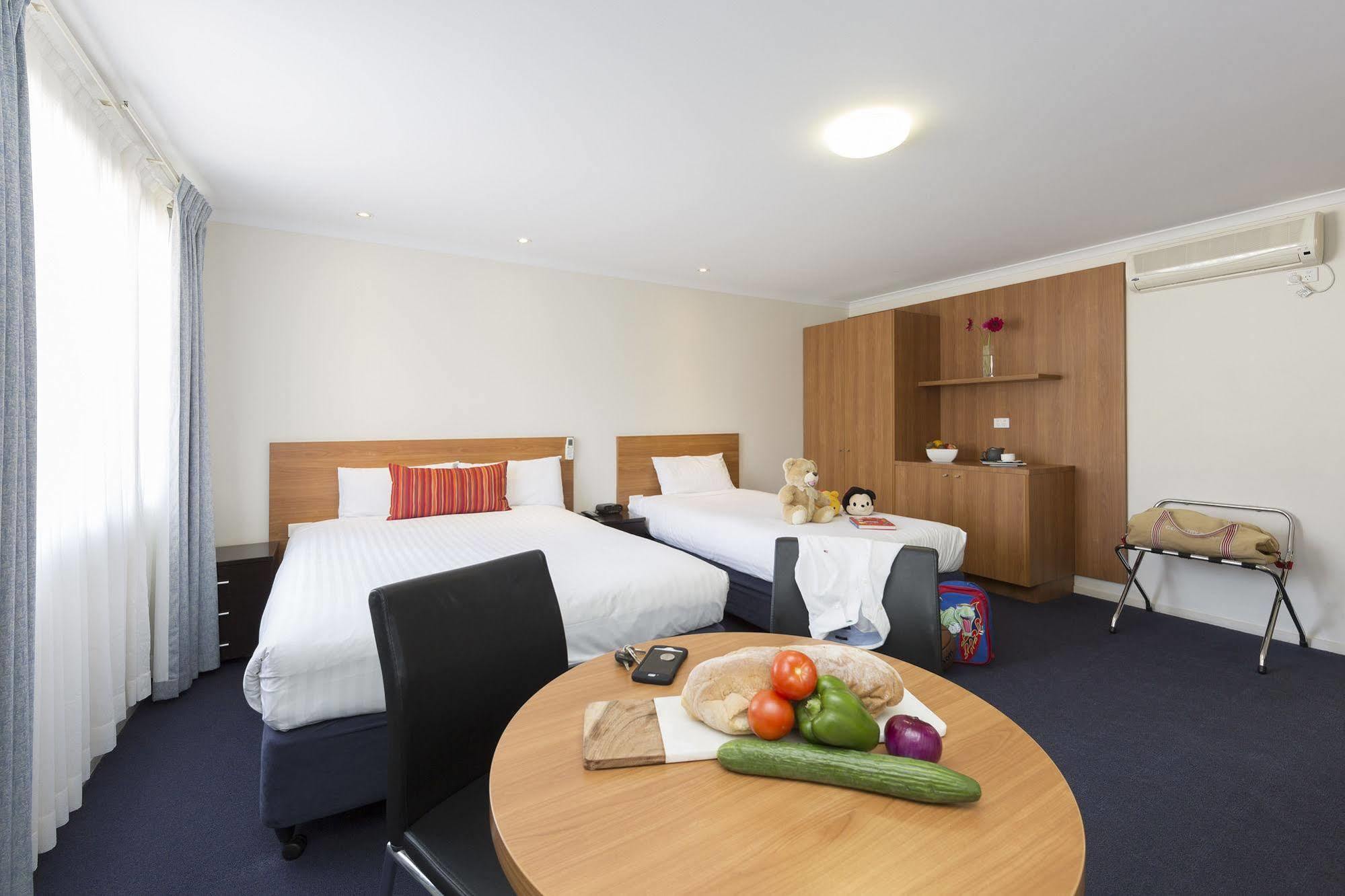 Ramada Encore Belconnen Canberra Exterior foto