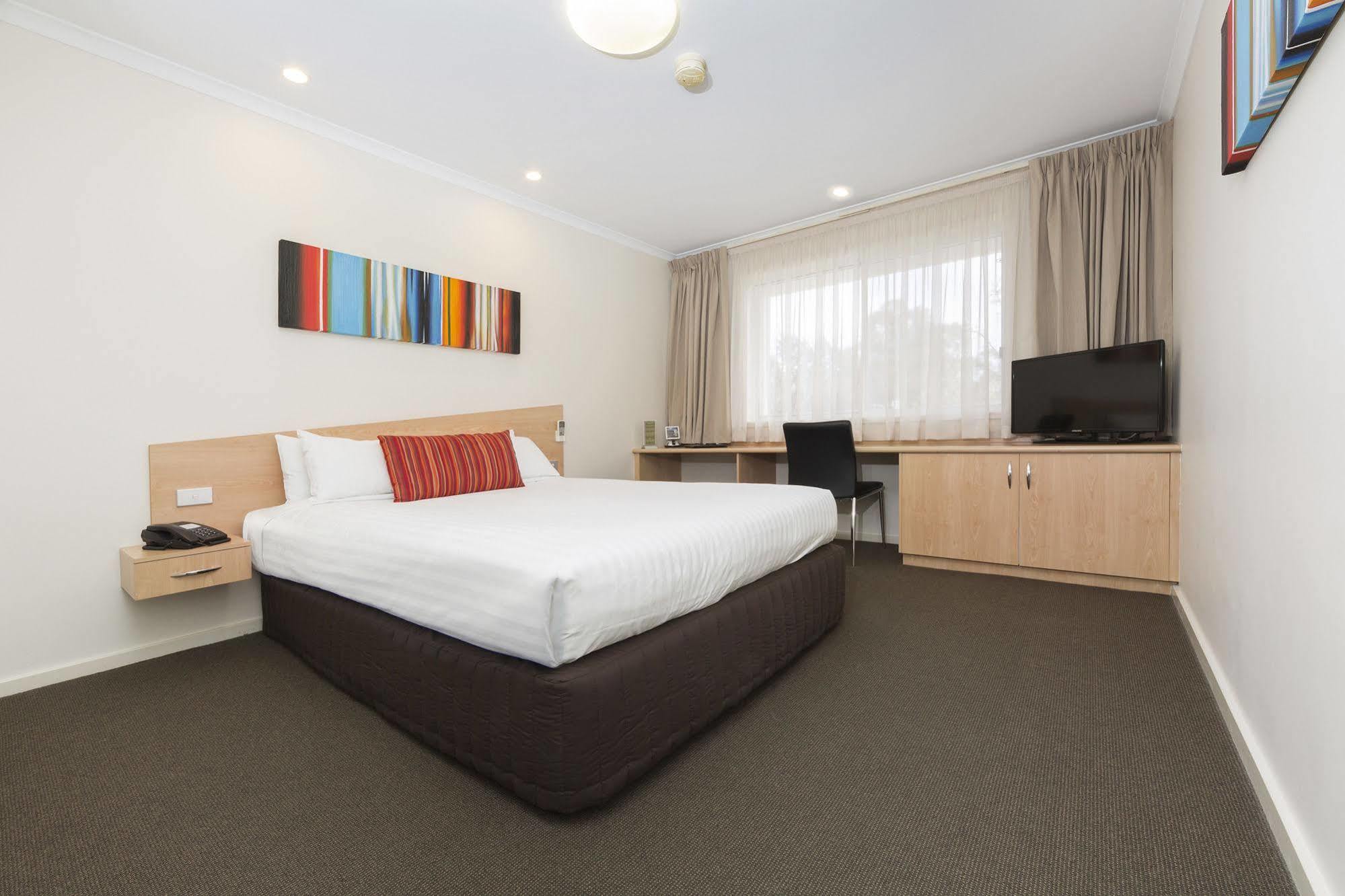 Ramada Encore Belconnen Canberra Exterior foto