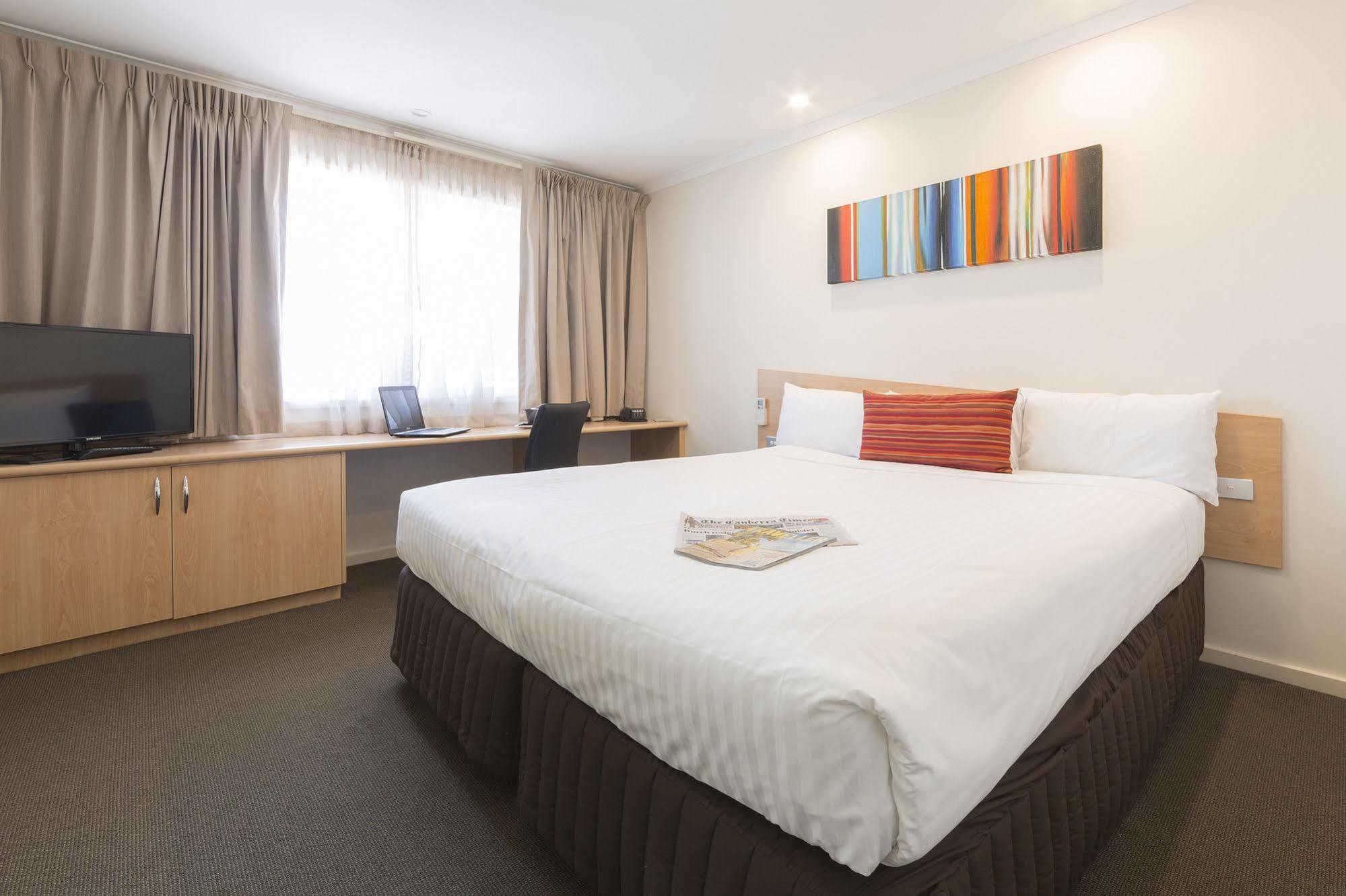 Ramada Encore Belconnen Canberra Exterior foto